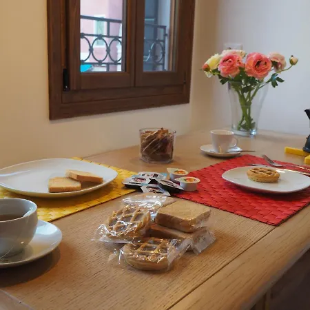 Apartment Life In Venice-2